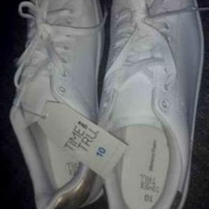 Women's Tennis Shoes!